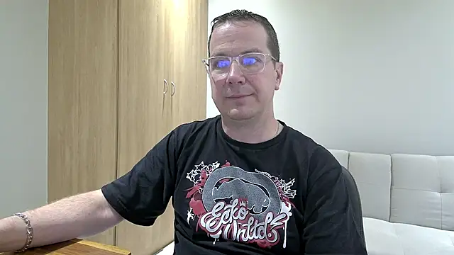 BrettJ81 online show from December 3, 3:21 pm