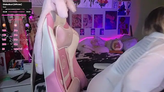 Evie Ro online show from January 8, 3:19 am