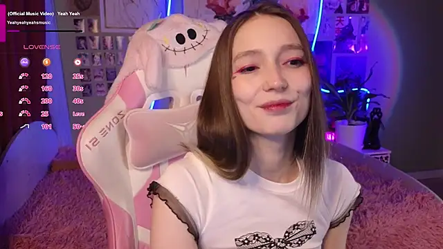Evie Ro online show from May 11, 2:56 pm