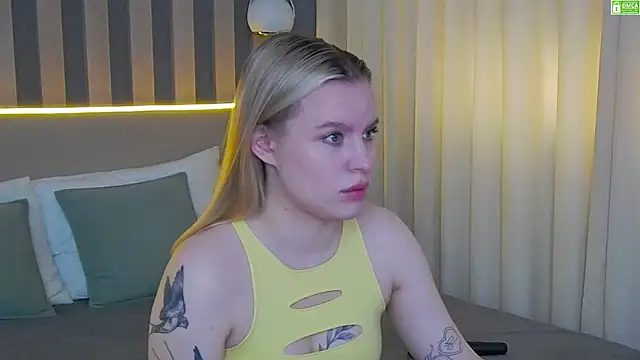 Snapshot of AmaliaBell chatting on May 13, 1:19 pm AmaliaBell online show from May 13, 1:19 pm