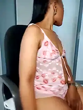 Snapshot of BabySweetDee chatting on February 13, 8:27 am BabySweetDee online show from February 13, 8:27 am