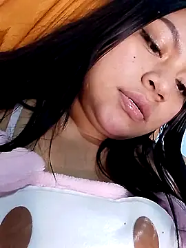 Snapshot of Candy_chloee chatting on October 7, 1:36 am Candy chloee online show from October 7, 1:36 am