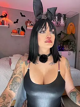 DaniDusan  online show from October 18, 7:03 pm