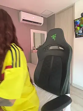 DaniDusan  online show from March 29, 7:25 pm