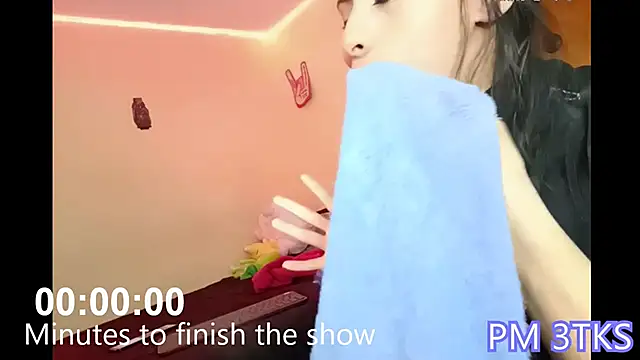 Snapshot of Monse_n_Mont chatting on December 3, 4:03 am Monse n Mont online show from December 3, 4:03 am