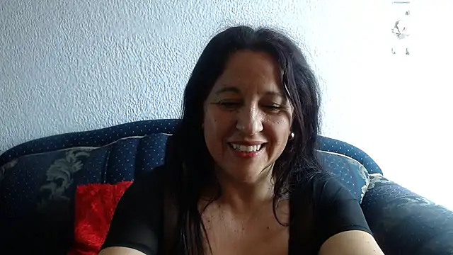 Snapshot of valeriapinter chatting on February 6, 2:53 pm valeriapinter online show from February 6, 2:53 pm