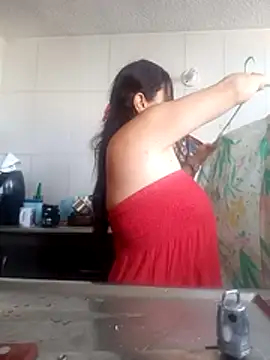 Snapshot of valeriapinter chatting on February 7, 1:26 pm valeriapinter online show from February 7, 1:26 pm