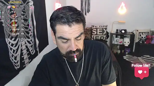 soyelcarlitos  online show from April 28, 10:53 am