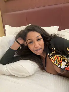 Snapshot of mismialove chatting on February 5, 4:22 pm mismialove online show from February 5, 4:22 pm