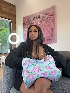 Snapshot of mismialove chatting on February 24, 11:58 pm mismialove online show from February 24, 11:58 pm