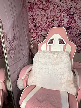 Snapshot of mismialove chatting on March 11, 8:09 am mismialove online show from March 11, 8:09 am