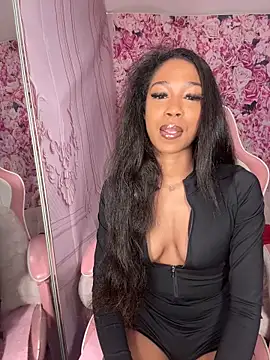 Snapshot of mismialove chatting on March 12, 12:28 am mismialove online show from March 12, 12:28 am