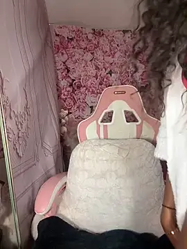 Snapshot of mismialove chatting on March 16, 11:03 am mismialove online show from March 16, 11:03 am