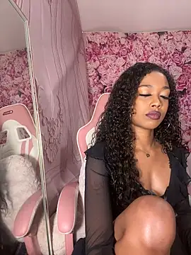 Snapshot of mismialove chatting on March 21, 5:45 am mismialove online show from March 21, 5:45 am