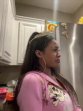 mismialove online show from June 24, 6:23 am