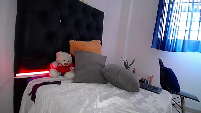 Snapshot of susan_smith18 chatting on February 20, 7:08 pm susan smith18 online show from February 20, 7:08 pm