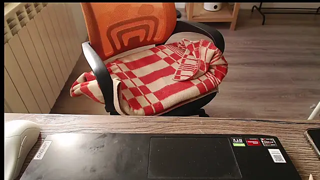 Snapshot of Cutie_peach chatting on October 21, 12:17 pm Cutie peach online show from October 21, 12:17 pm