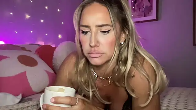 Fitnessbabe69 online show from March 21, 8:28 am