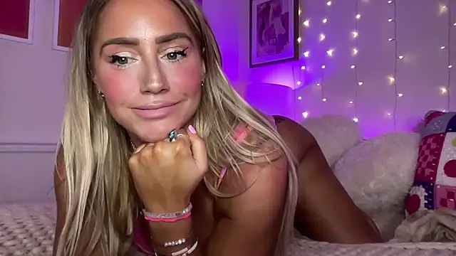 Fitnessbabe69 online show from April 14, 9:15 am