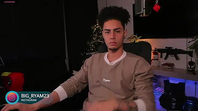 bigryann23 online show from December 13, 1:59 am