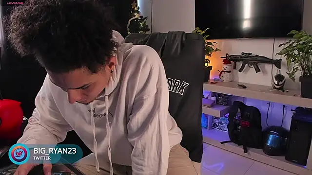 bigryann23 online show from December 15, 10:15 pm