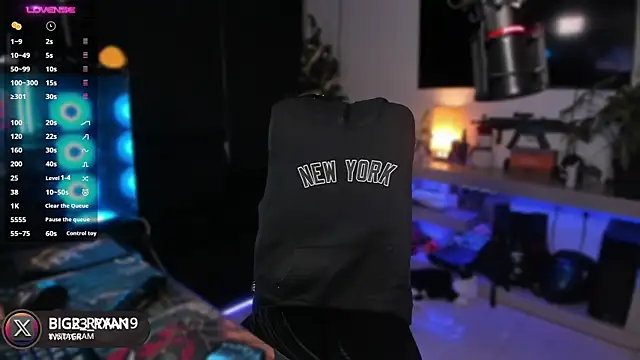 bigryann23 online show from December 23, 3:40 am