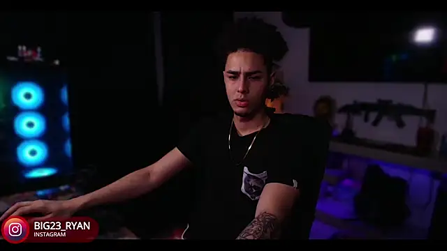 bigryann23 online show from January 17, 1:36 am