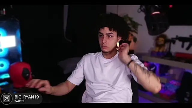 bigryann23 online show from January 19, 1:00 am